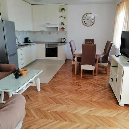 Apartments Njaco Ražanac Eksteriør billede