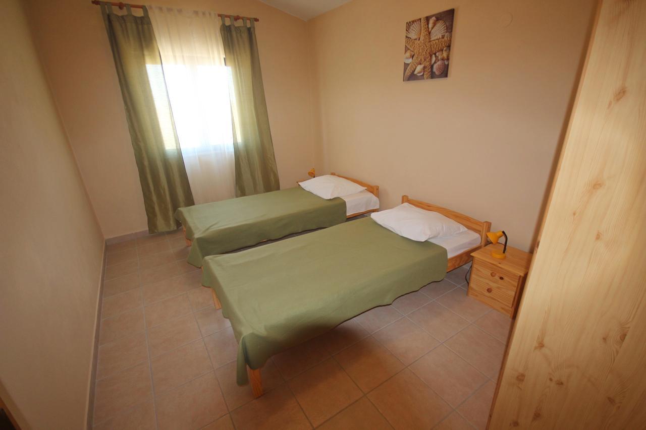 Apartments Njaco Ražanac Eksteriør billede
