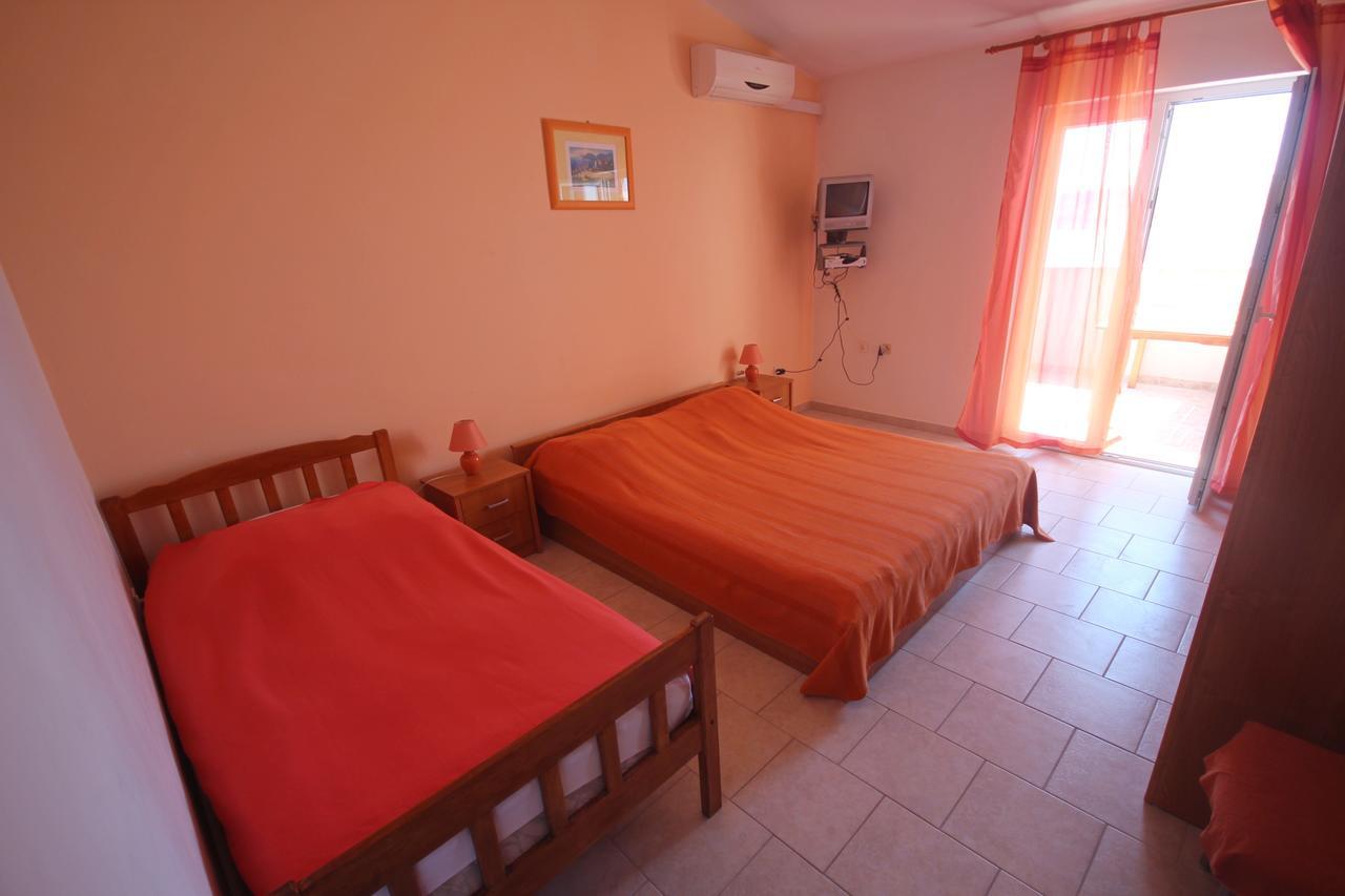 Apartments Njaco Ražanac Eksteriør billede